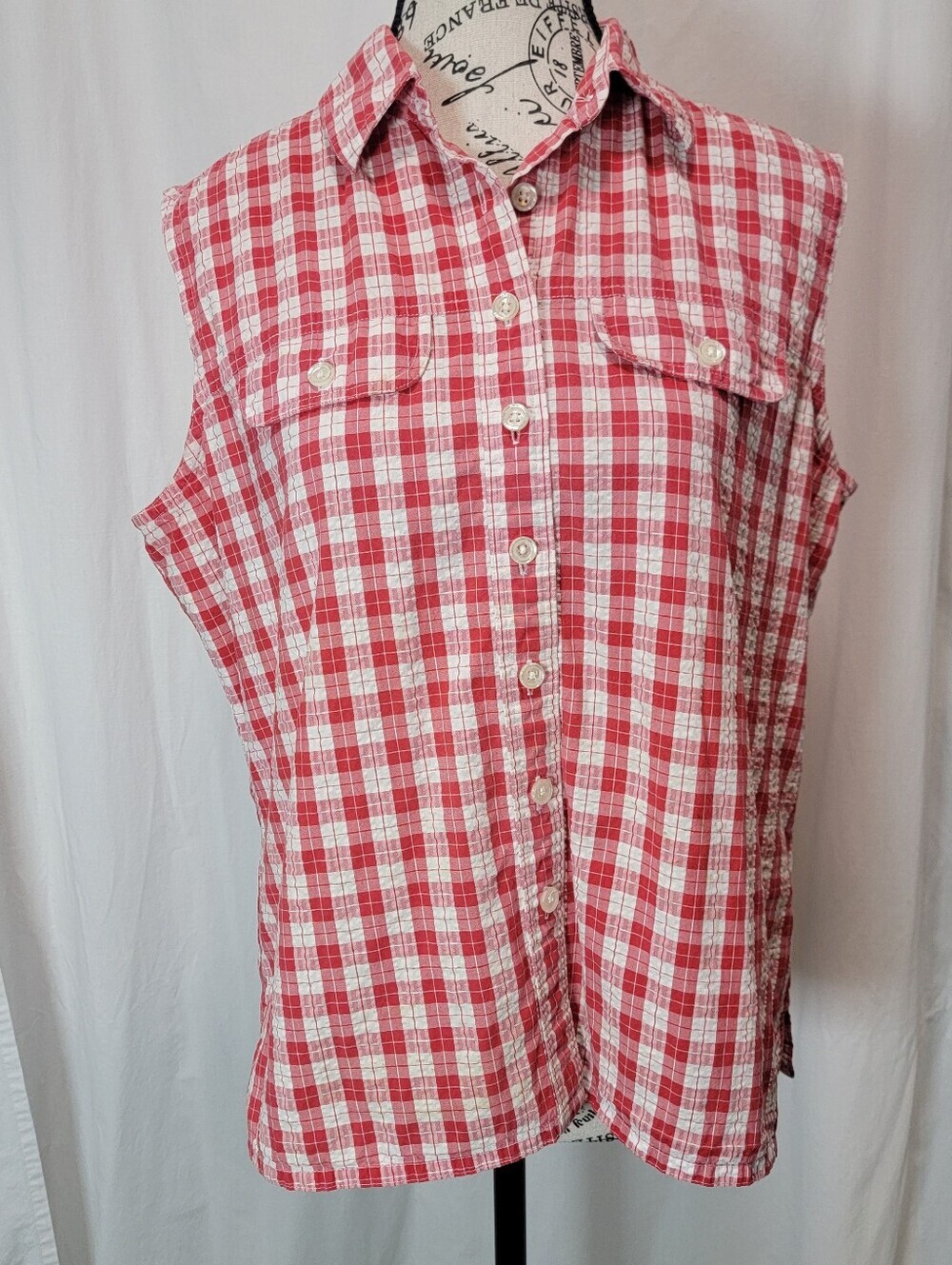 Vintage Hunt Club Red And White Plaid Sleevless Womans Button Up Shirt